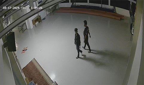 Aksi Maling Kotak Infak Terekam CCTV, Panjat Lantai Dua, Turun Pakai Tali